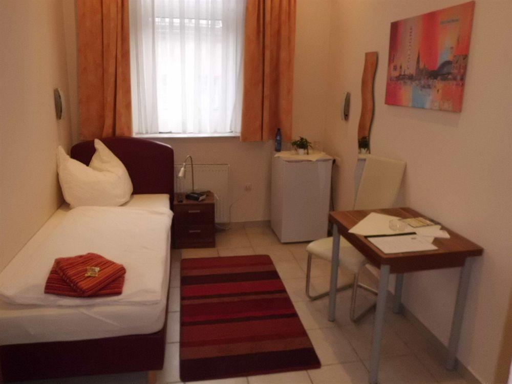 Hotel Schuetze Superior Huerth Ngoại thất bức ảnh